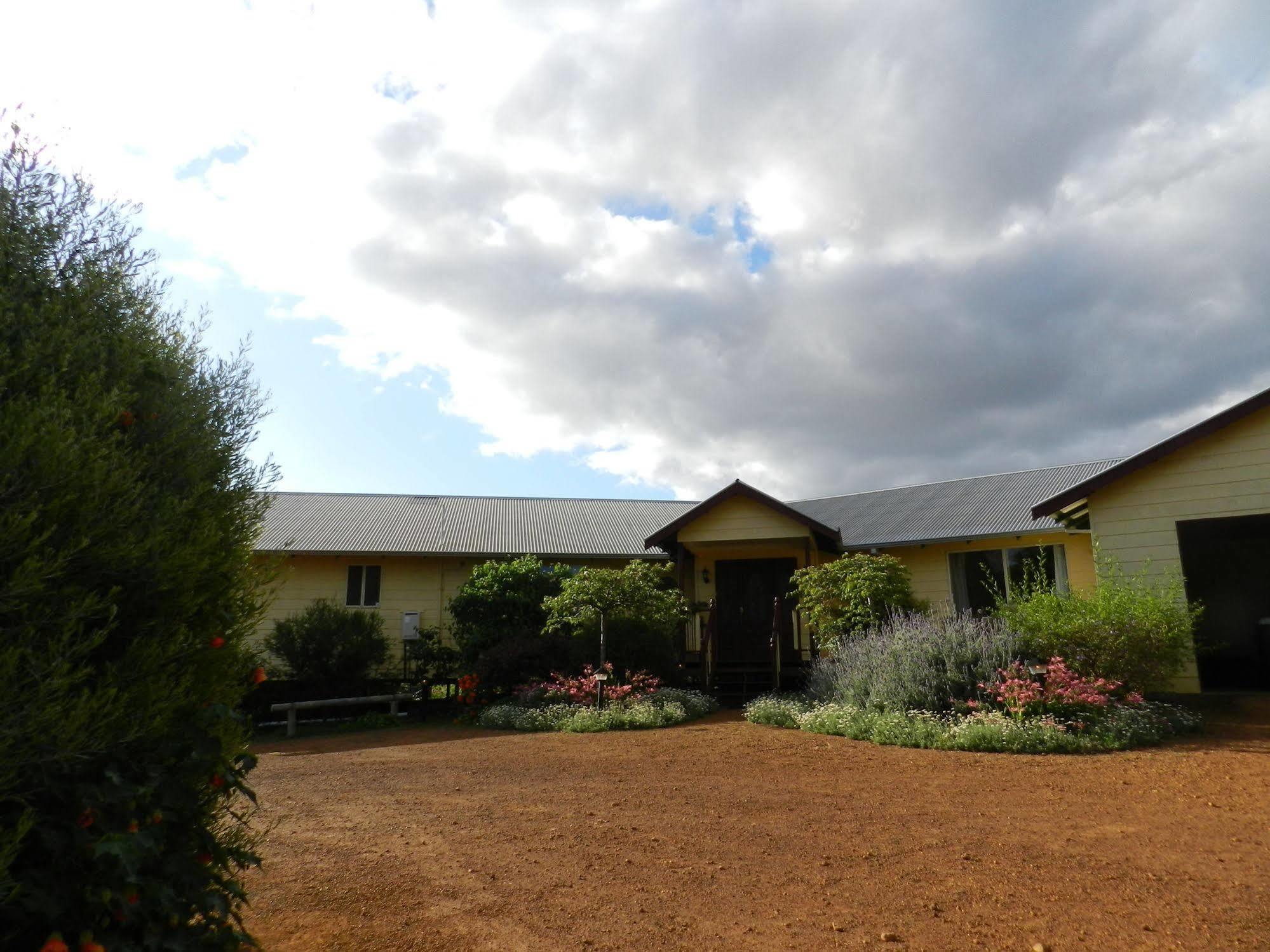Shambhala Guesthouse Kangaroo Gully Bagian luar foto